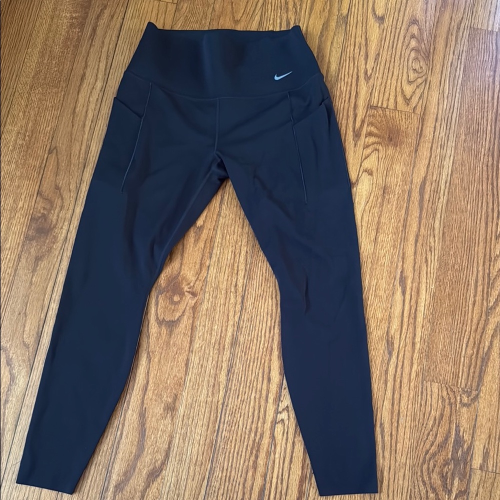 Nike Universa Medium Support High Waisted black Leggings. NWOT. Size Large